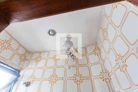 Apartamento para alugar com 72m², 2 quartos e 1 vaga Apartamento para alugar com 72m², 2 quartos e 1 vagaChuveiro do Banheiro de Serviço