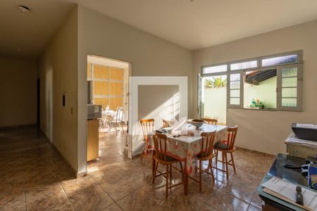 Casa à venda com 350m², 3 quartos e 4 vagasCopa