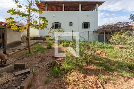 Casa à venda com 350m², 3 quartos e 4 vagasQuintal