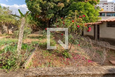 Casa à venda com 350m², 3 quartos e 4 vagasQuintal