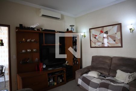 Sala de casa à venda com 3 quartos, 110m² em Irajá, Rio de Janeiro