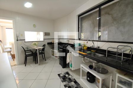 Casa de condomínio à venda com 523m², 4 quartos e 1 vagaCozinha