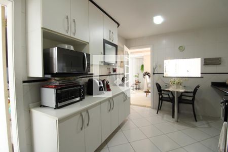 Casa de condomínio à venda com 523m², 4 quartos e 1 vagaCozinha