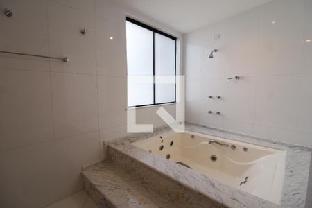 Casa de condomínio à venda com 523m², 4 quartos e 1 vagaBanheiro do Quarto 2 - Suíte