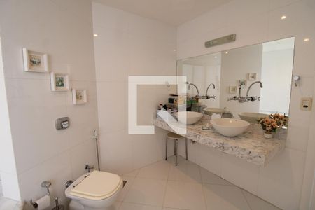 Casa de condomínio à venda com 523m², 4 quartos e 1 vagaBanheiro do Quarto 2 - Suíte