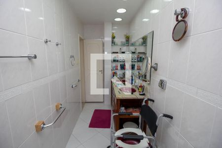 Apartamento à venda com 202m², 3 quartos e 1 vagaBanheiro da Suíte