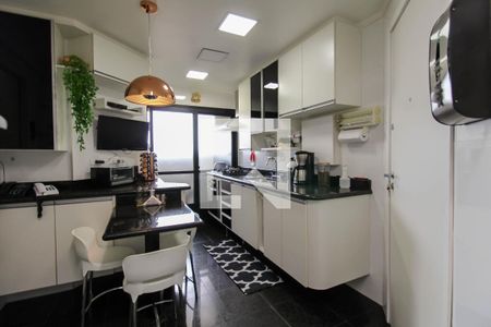 Apartamento à venda com 156m², 2 quartos e 2 vagasCozinha