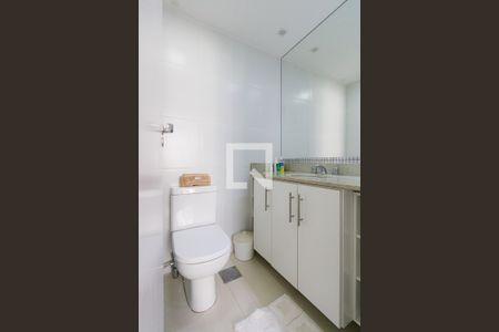 Apartamento para alugar com 70m², 2 quartos e 1 vaga Apartamento para alugar com 70m², 2 quartos e 1 vagaBanheiro da Suíte