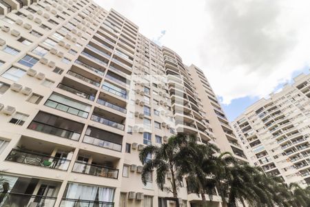 Fachada de apartamento para alugar com 2 quartos, 70m² em Jacarepaguá, Rio de Janeiro