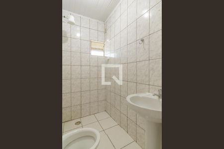 Banheiro de kitnet/studio para alugar com 1 quarto, 41m² em Vila Genioli, São Paulo