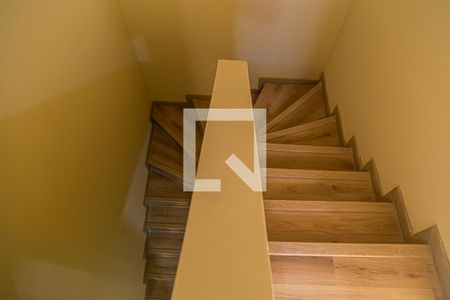 Casa à venda com 106m², 3 quartos e 2 vagasCorredor - Escada