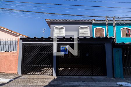 Casa à venda com 106m², 3 quartos e 2 vagasFachada