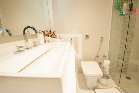 Apartamento à venda com 170m², 2 quartos e 2 vagasBanheiro suite