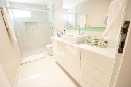 Apartamento à venda com 170m², 2 quartos e 2 vagasBanheiro 