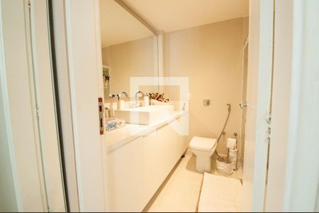 Apartamento à venda com 170m², 2 quartos e 2 vagasBanheiro suite