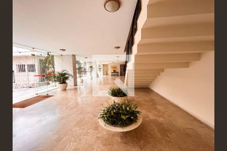 Apartamento à venda com 170m², 2 quartos e 2 vagasHall social