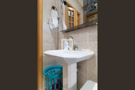 Casa à venda com 144m², 3 quartos e 2 vagas Casa à venda com 144m², 3 quartos e 2 vagasBanheiro