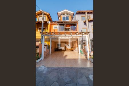 Casa de condomínio à venda com 177m², 3 quartos e 2 vagas Casa de condomínio à venda com 177m², 3 quartos e 2 vagasFachada