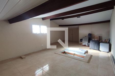 Casa à venda com 200m², 2 quartos e 1 vagaSótão