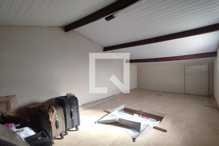 Casa à venda com 200m², 2 quartos e 1 vagaSótão