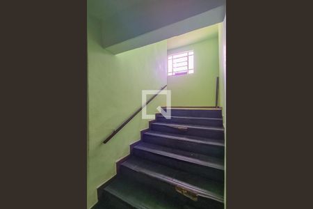 Apartamento à venda com 60m², 2 quartos e 1 vagaEscada