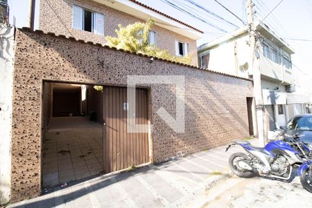 Casa para alugar com 250m², 3 quartos e 3 vagas Casa para alugar com 250m², 3 quartos e 3 vagasFachada