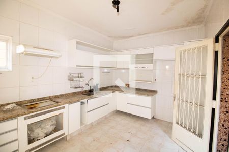 Casa para alugar com 250m², 3 quartos e 3 vagas Casa para alugar com 250m², 3 quartos e 3 vagasCozinha