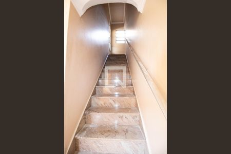 Casa para alugar com 250m², 3 quartos e 3 vagas Casa para alugar com 250m², 3 quartos e 3 vagasEscada /Quartos
