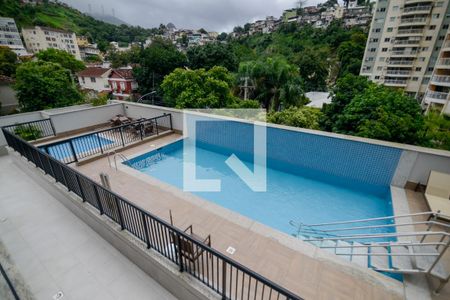 Apartamento à venda com 75m², 3 quartos e 1 vaga Apartamento à venda com 75m², 3 quartos e 1 vagaÁrea comum - Piscina