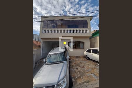 Casa à venda com 171m², 3 quartos e 3 vagas Casa à venda com 171m², 3 quartos e 3 vagasFachada