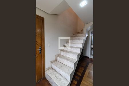 Escada de casa à venda com 5 quartos, 248m² em Jardim Vergueiro, São Paulo