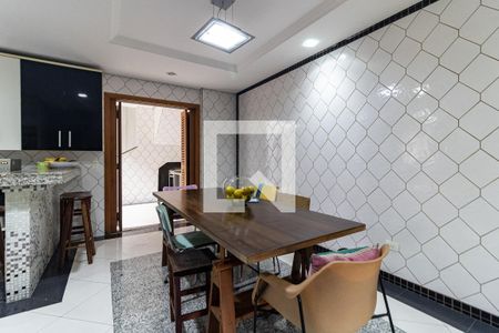 Casa à venda com 248m², 5 quartos e 2 vagas Casa à venda com 248m², 5 quartos e 2 vagasCozinha