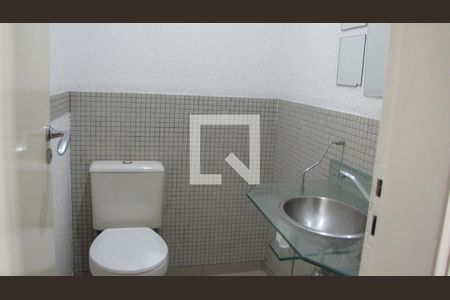 Casa à venda com 272m², 3 quartos e 2 vagasBanheiro Corredor