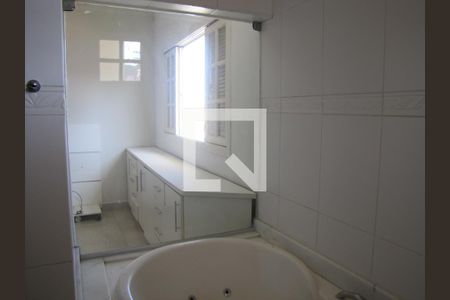 Casa à venda com 272m², 3 quartos e 2 vagasBanheiro da Suíte 1