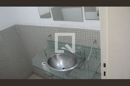 Casa à venda com 272m², 3 quartos e 2 vagasBanheiro Corredor