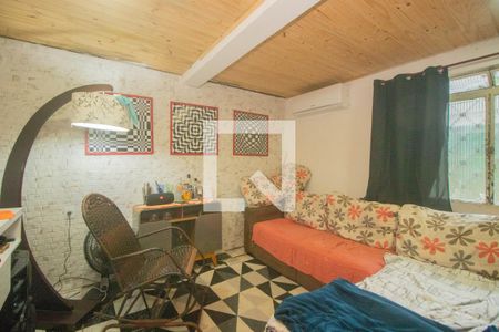 Sala de casa à venda com 2 quartos, 200m² em Rubem Berta, Porto Alegre