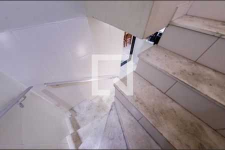 Apartamento para alugar com 120m², 2 quartos e 2 vagasEscada
