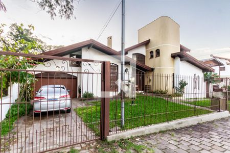 Casa à venda com 303m², 4 quartos e 2 vagasFachada