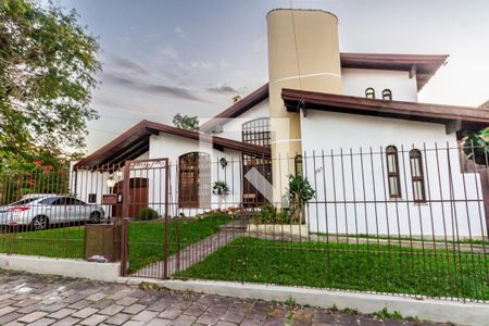 Casa à venda com 303m², 4 quartos e 2 vagasFachada