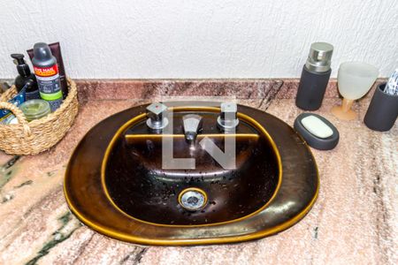 Casa à venda com 303m², 4 quartos e 2 vagasBanheiro 2