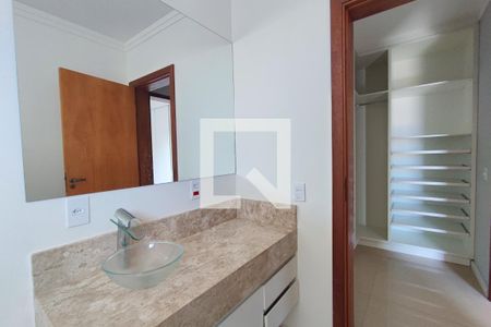 Casa de condomínio à venda com 282m², 4 quartos e 4 vagasBanheiro Suíte Master