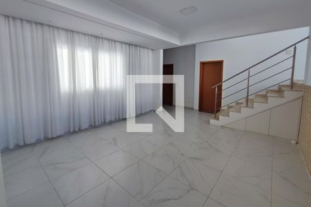 Sala de TV de casa de condomínio à venda com 4 quartos, 282m² em Swiss Park, Campinas