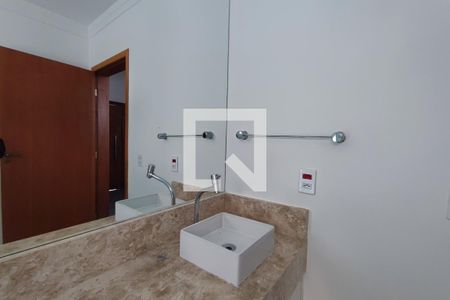 Casa de condomínio à venda com 282m², 4 quartos e 4 vagasBanheiro Social