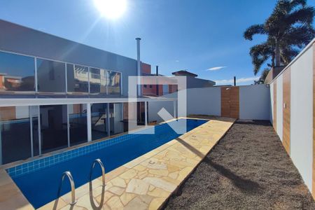 Casa de condomínio à venda com 282m², 4 quartos e 4 vagasÁrea comum - Piscina