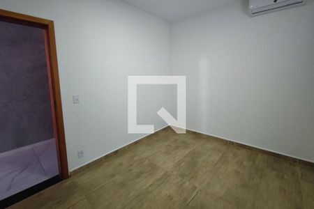 Casa de condomínio à venda com 282m², 4 quartos e 4 vagasQuarto 4