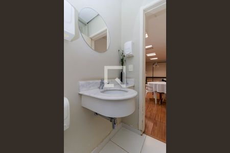 Casa para alugar com 360m², 4 quartos e 3 vagas Casa para alugar com 360m², 4 quartos e 3 vagasEdícula - Banheiro 1