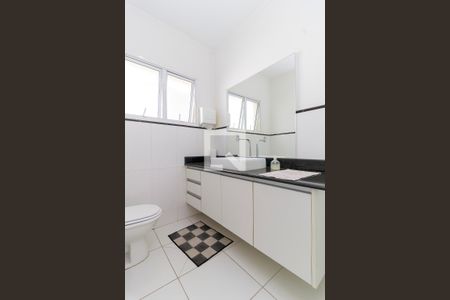 Casa para alugar com 360m², 4 quartos e 3 vagas Casa para alugar com 360m², 4 quartos e 3 vagasBanheiro 2