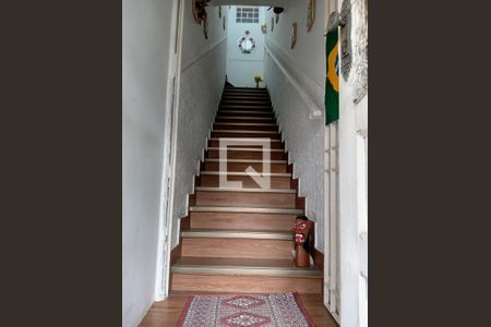 Apartamento à venda com 57m², 1 quarto e sem vagaEscada de acesso ao Imóvel