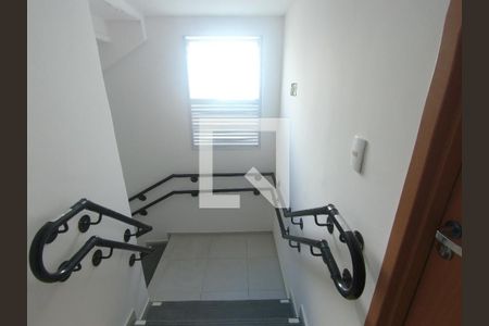 Apartamento para alugar com 38m², 2 quartos e 1 vagaEscada