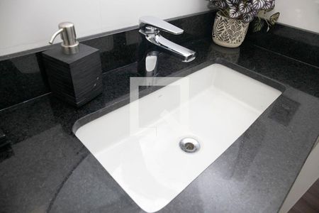 Banheiro de apartamento à venda com 1 quarto, 42m² em Independência, Porto Alegre